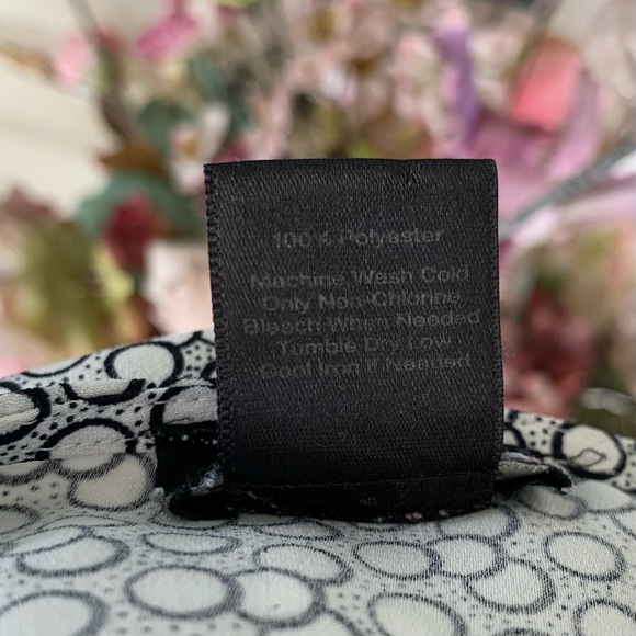 •ANN TAYLOR• Graphic Keyhole Blouse - Size Small - Picture 5 of 9